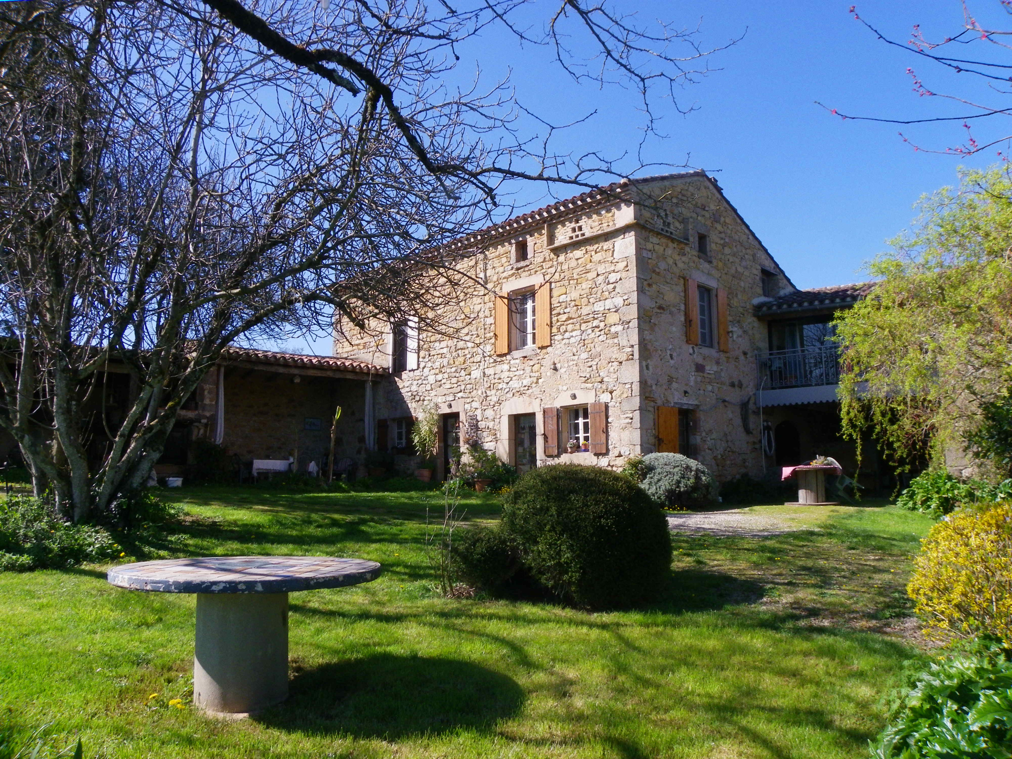 vente Charmante maison de campagne avec vue sur les Pyrénées, diverses